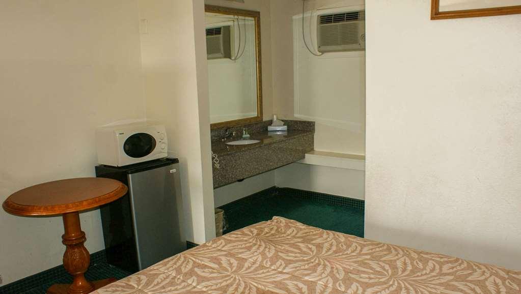 Hwy Express And Motel 2*